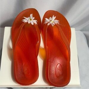 Okabashi Orange Daisy Flip Flops Women’s Size L Summer Beach Sandals